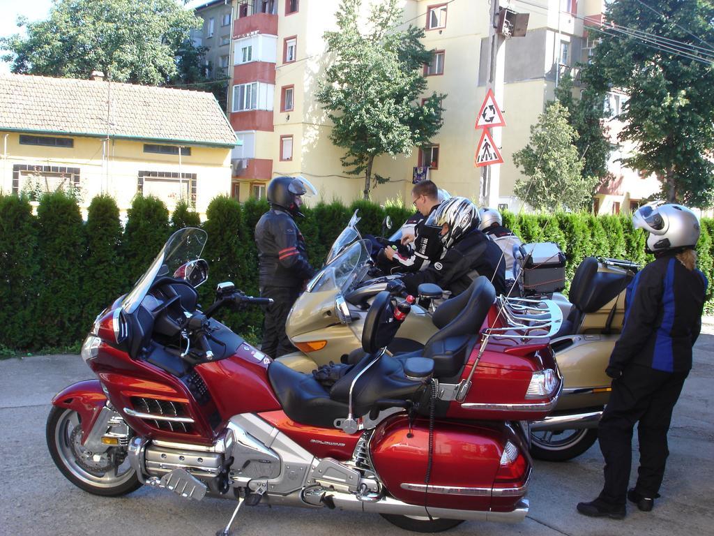 Pensiunea Claudiu Caransebes Bagian luar foto