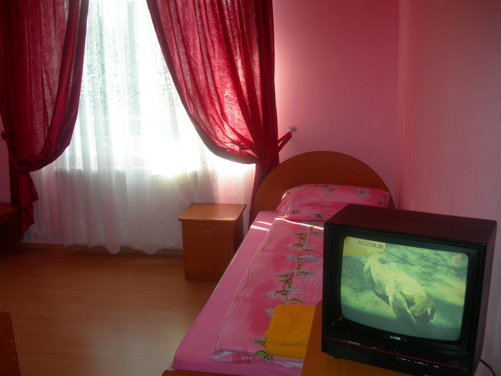 Pensiunea Claudiu Caransebes Bagian luar foto