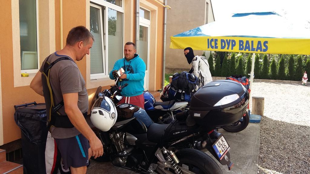 Pensiunea Claudiu Caransebes Bagian luar foto