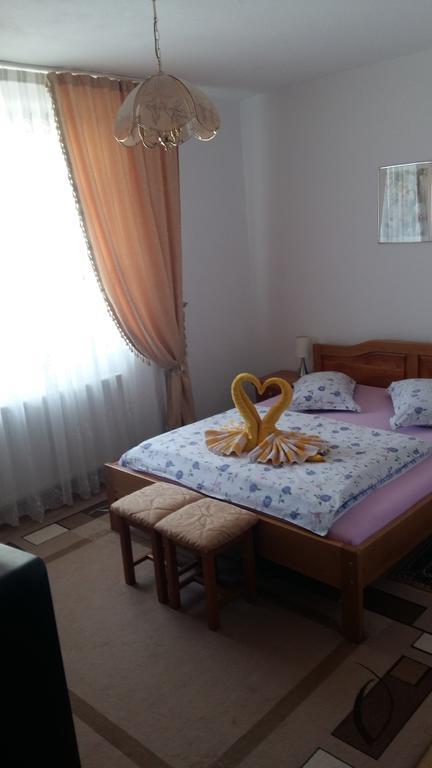 Pensiunea Claudiu Caransebes Bagian luar foto