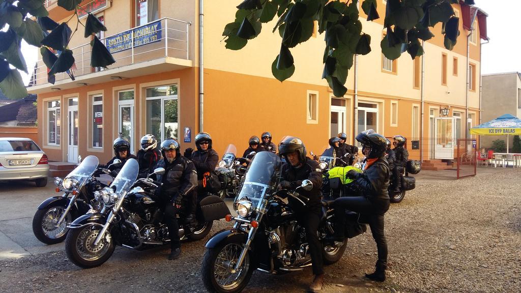 Pensiunea Claudiu Caransebes Bagian luar foto