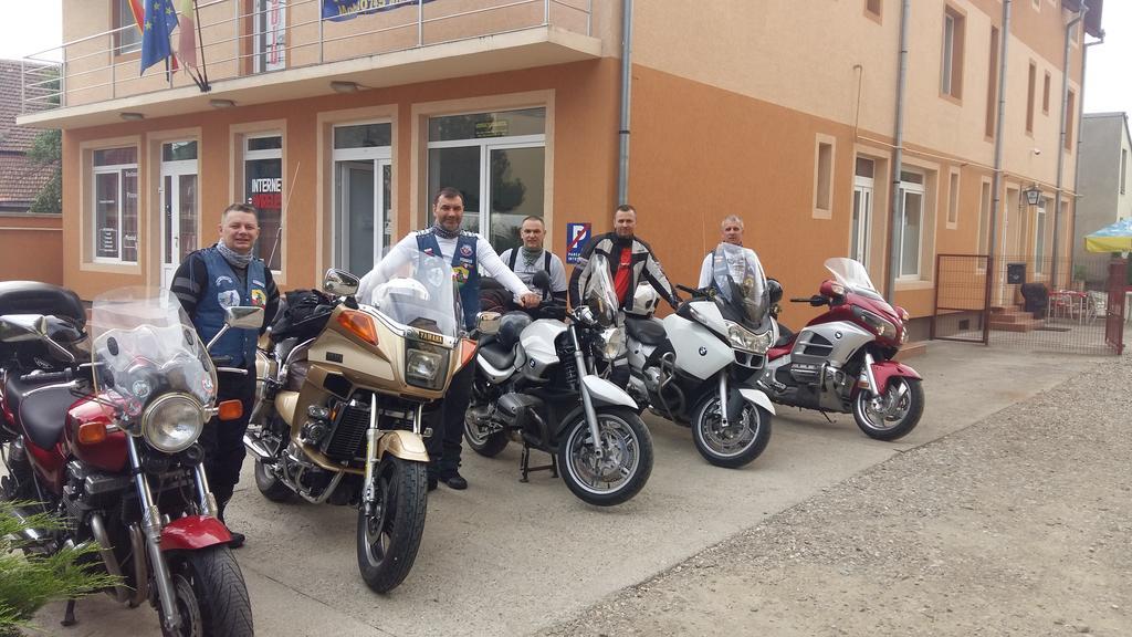 Pensiunea Claudiu Caransebes Bagian luar foto