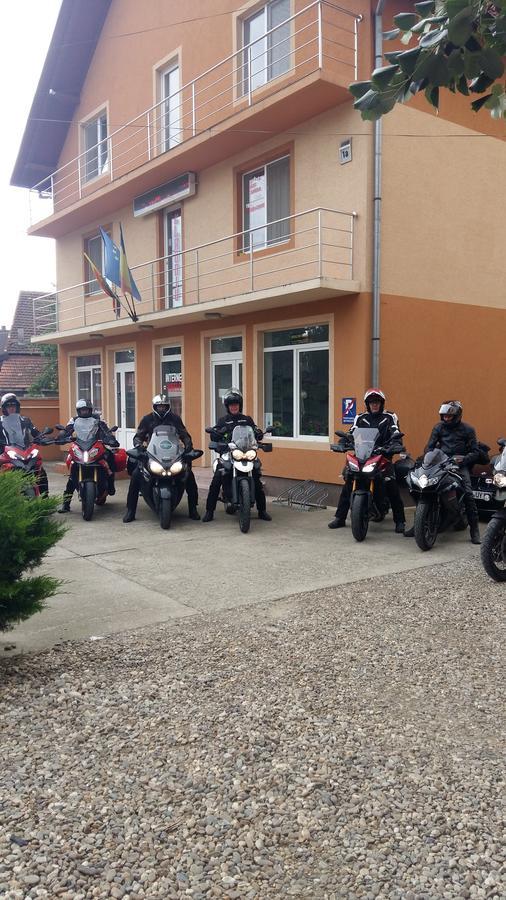 Pensiunea Claudiu Caransebes Bagian luar foto